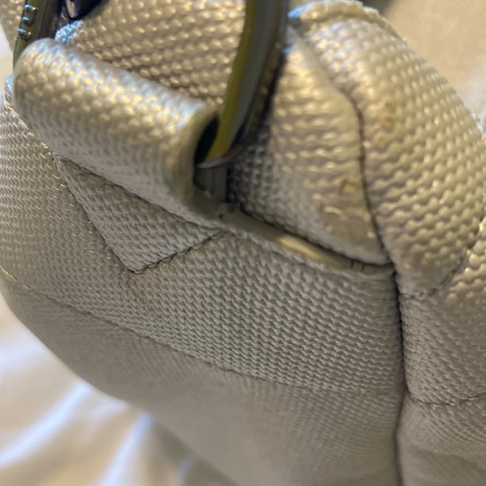 Lug Silver Quilted Shoulder Bag Crossbody Travel Lightweight Organizer - Picture 7 of 17